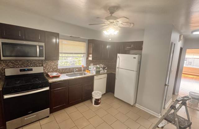 5544 N Campbell Avenue unit: 2