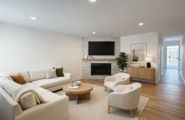 1765 W Glenoaks