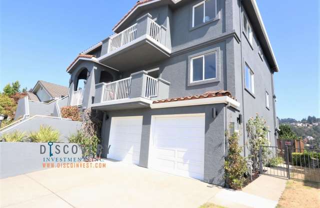 Modern Upper Rockridge Four Bedroom Home - 5070 Cochrane Avenue, Oakland, CA 94618