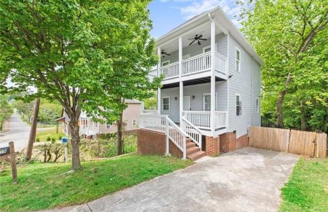 Photo of 809 Spencer Street NW