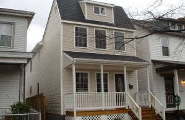 Large 3 Bedroom | 2.5 Bath in The Fan!