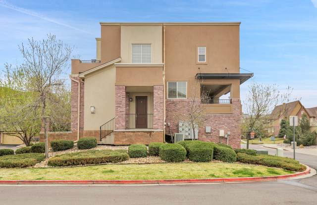 1000 Elmhurst Dr Unit D