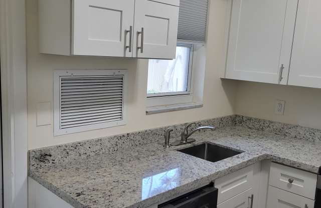 Photo of 2031 Northeast 56th Street