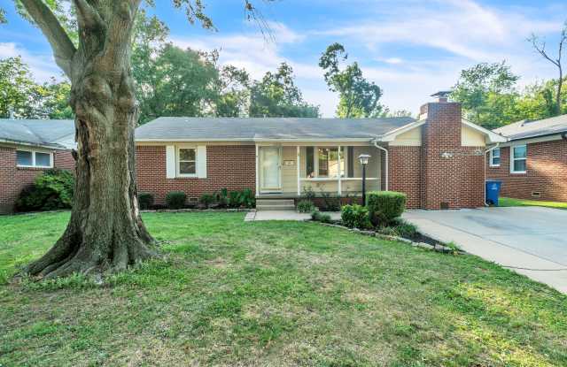 Photo of 5230 S Marion Ave