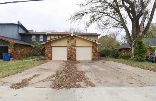 2564 S Jamestown — Spacious 2 Bed, 1.5 Bath Duplex