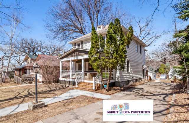 2369 West Valentine Avenue