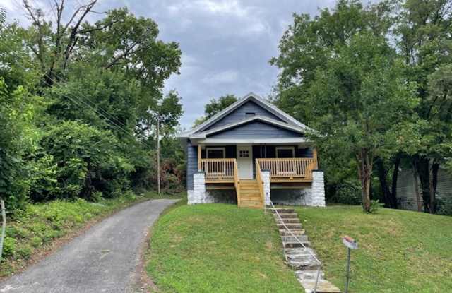 2bd/1ba Bungalow Available Now!! Half off 2nd Month's Rent with 13 Month Lease!