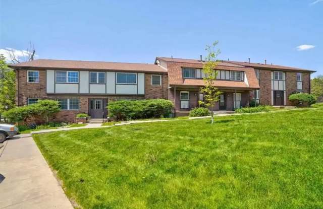 Photo of 2 Bedroom (with bonus craft room/ office) Condominium in Coralville.