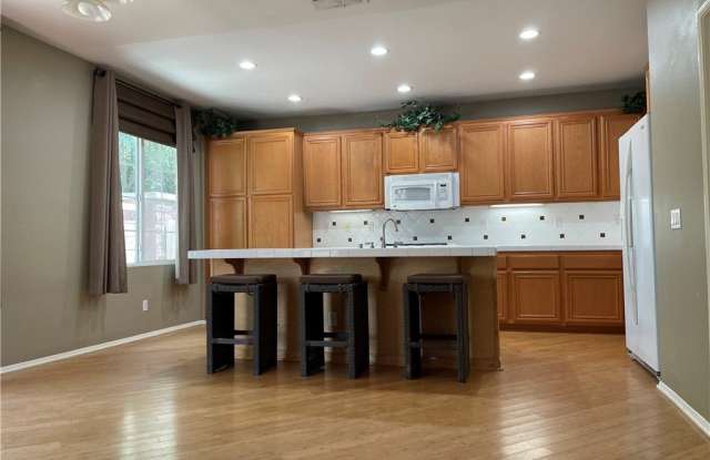 16009 Begonia Avenue