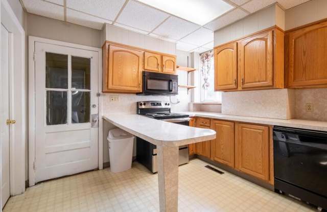 450 Yates Street - 2