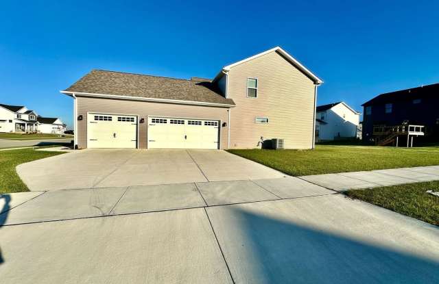 Spacious 5 Bed Home in Bloomington