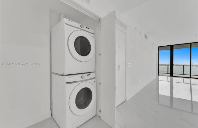 725 Northeast 24th Street