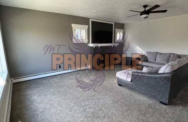 West Side House In Uptown Butte