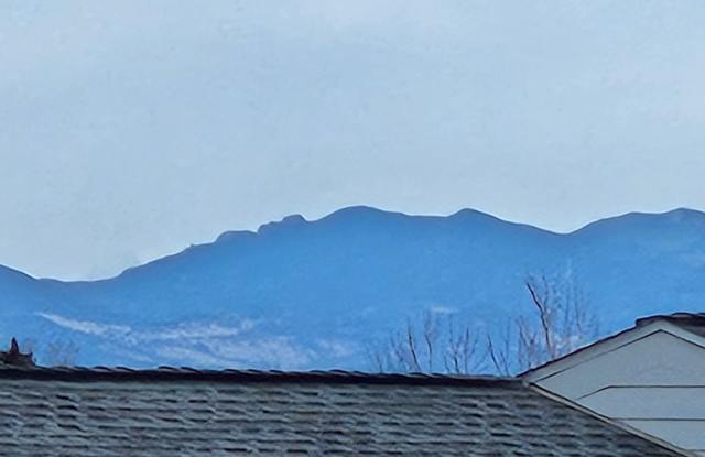 Mountain View 2 Bed 2 Bath 2 Balconies Top Floor Condo-Tons of Amenities