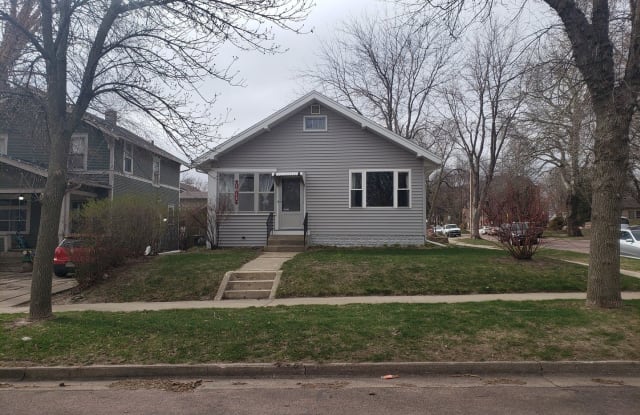 1013 W 21st Street - 1013 West 21st Street, Sioux Falls, SD 57105