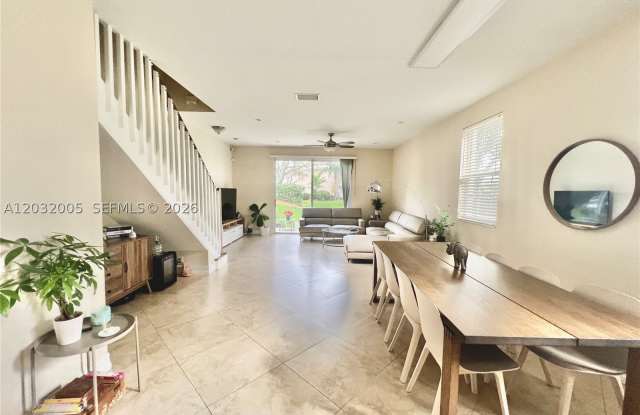 2176 Salerno Cir