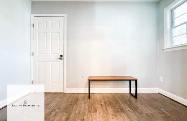 Furnished Two Bedroom Close to Downtown