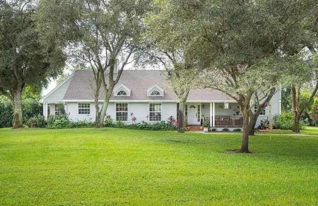 Photo of 13500 SW 55th St