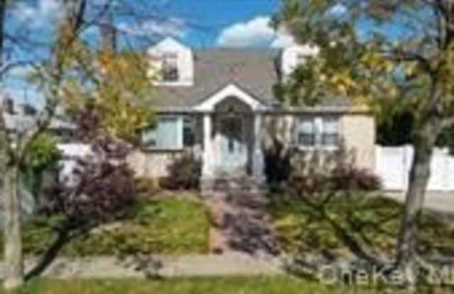 Photo of 1174 Russell Street unit: Second Floor