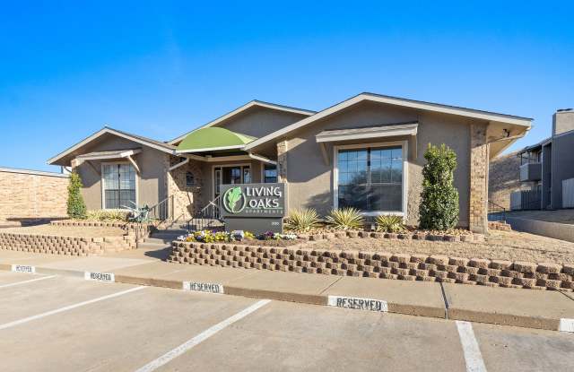 Photo of Living Oaks Apartments