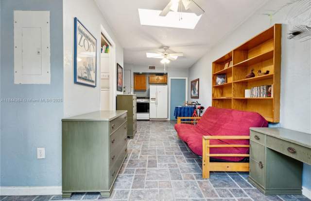 4160 Lybyer Ave (IN LAW QUARTERS)