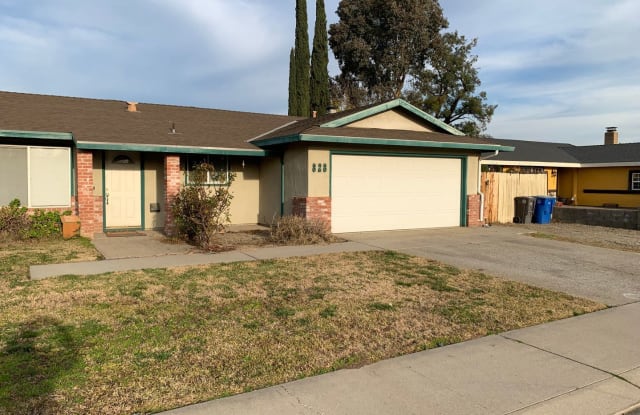 828 Alpine Ave - 828 Alpine Avenue, Manteca, CA 95336