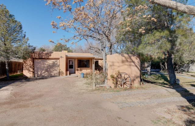 6635 1/2 Elwood Dr NW - 6635 1/2 Elwood Dr NW, Los Ranchos de Albuquerque, NM 87107