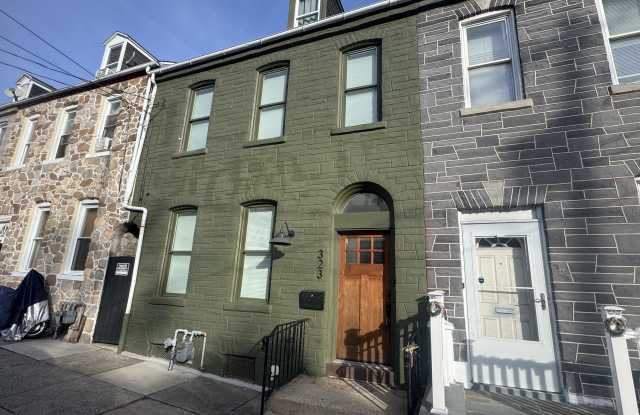 Photo of 323 S Prince St