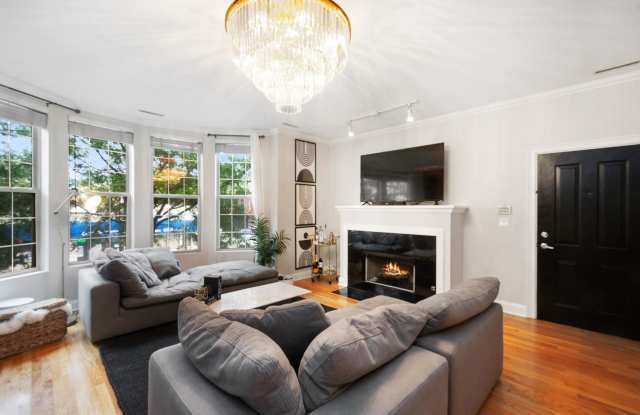 Photo of 1801 W Addison St