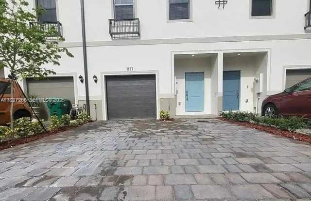 Photo of 1137 SW 6th Ct