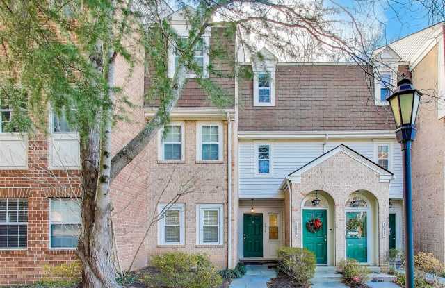 Photo of FRESH  READY -- Elegant 3 bedroom, 2.5 bath - 2 Level Condo!