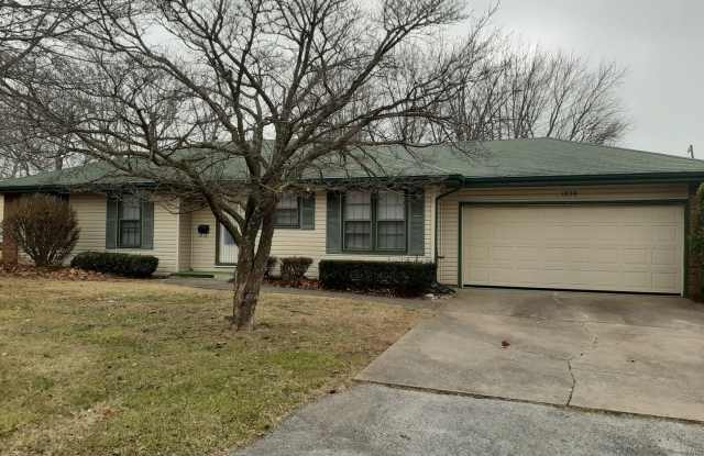 1836 W Cherokee - 1836 West Cherokee Street, Springfield, MO 65807