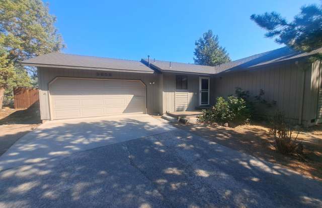 3 Bed/2 Bath Single Level Home near Parks and Schools - Daggett Lane