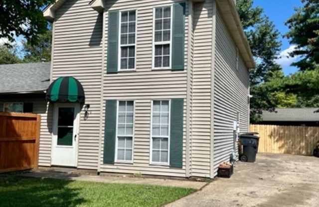 2 Bed/1.5 Bath Towhome on Cul-De-Sac, *Backyard Privacy Fence*