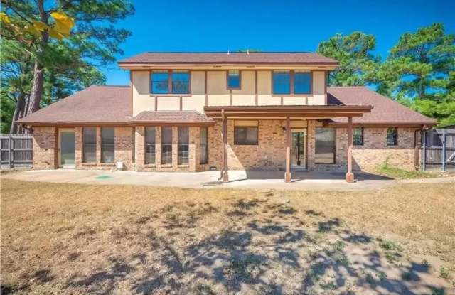 Vaulted Ceiling, Huge Yard, Close to Town photos photos