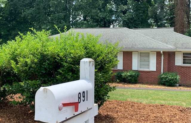 Photo of 891 Parkway Dr