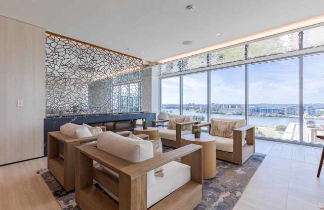 Stratos at Bridge District