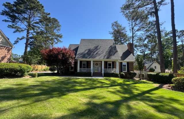 Spacious + Bright 4 bedroom/ 3.5 bath home in Sprinklakes!
