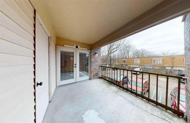 6633 S POPLAR WOODS