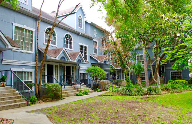 The Plaza at River Oaks