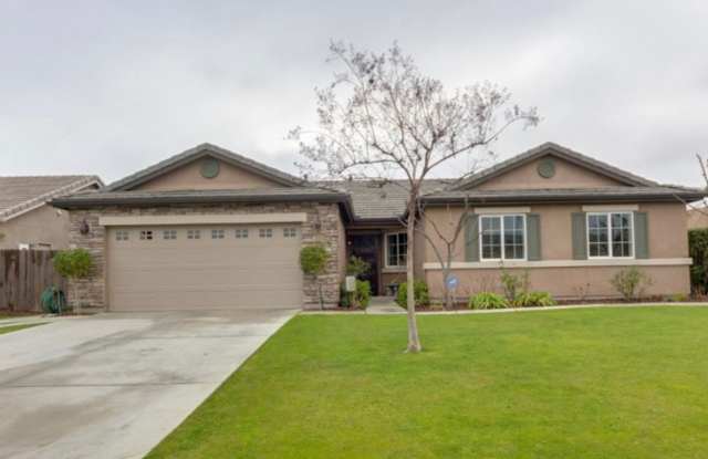 Incredible Rental In the SW! 3bd +2ba with RV parking $2,600 Rent