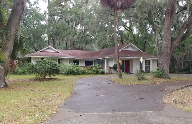 Rental at The Landings!!