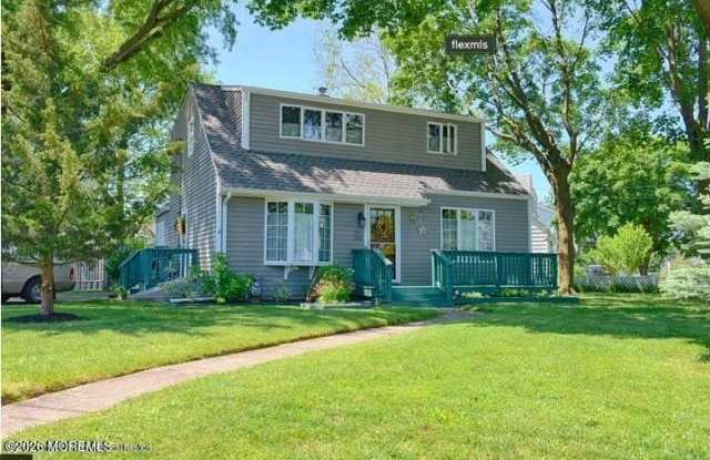 901 Woodcrest Drive
