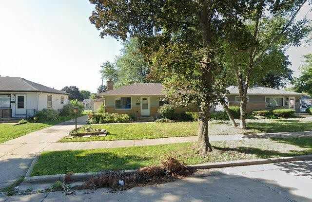 10525 W Custer Avenue