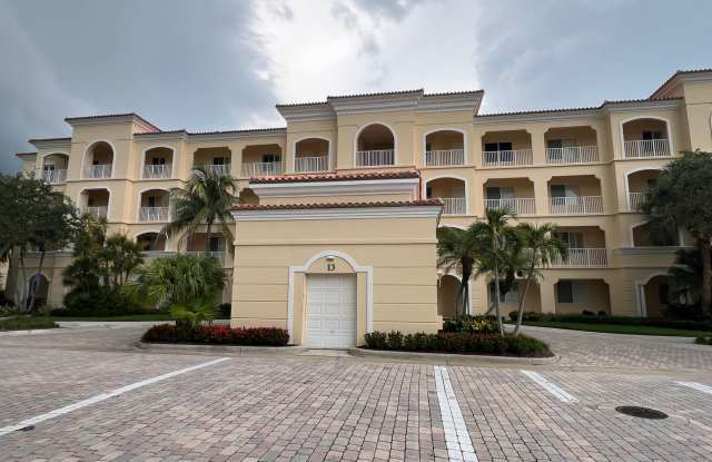Furnished 2/2 Penthouse with Marina Views