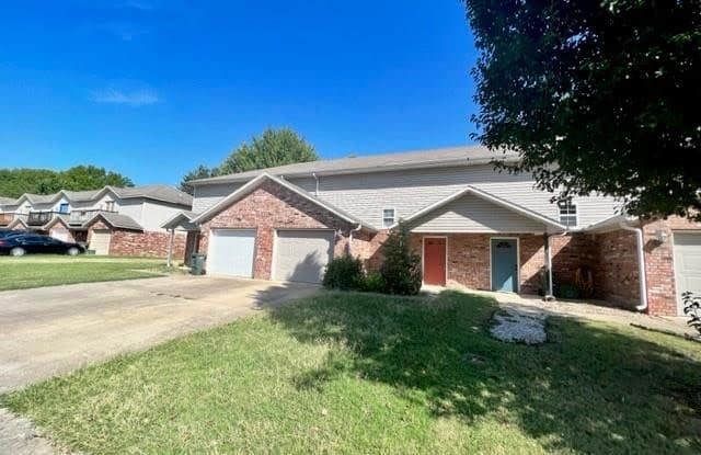 898 Peachtree  DR - 898 West Peachtree Drive, Fayetteville, AR 72703