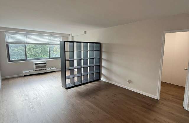 Photo of 220-55 46th Avenue unit: 8R