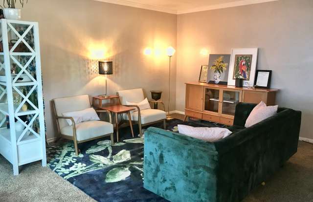 3 bedroom / 2 bath upstairs unit in the heart of Hillcrest!