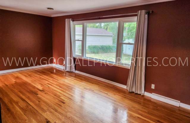 Charming 4-Bedroom Ranch in West Des Moines with a fenced in yard and a finished basement!!