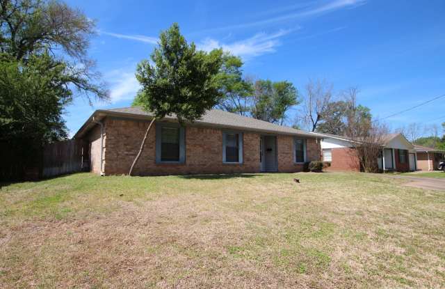 Beautiful 3 Bed 2 Bath Home in Tyler's Azalea District